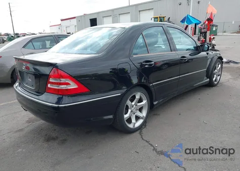 2007 Mercedes-Benz C 230 Sport z USA, uszkodzony, nr VIN WDBRF52H77A935136